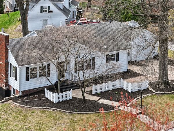 315 Crestline Drive, Bettendorf, IA 52722