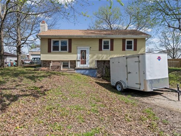 1405 S Vine Street, Holden, MO 64040