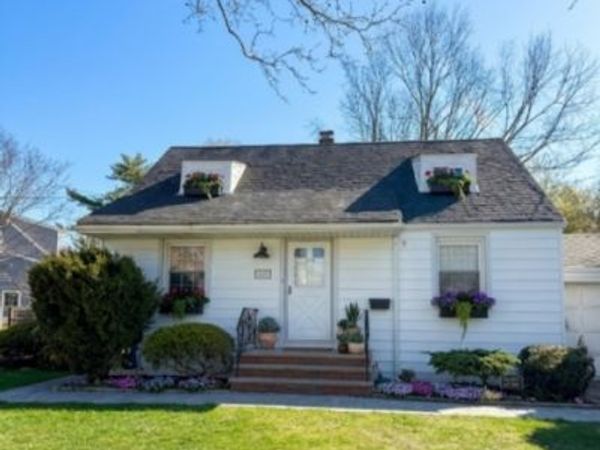 429 Brookside Dr, Roselle, NJ 07203