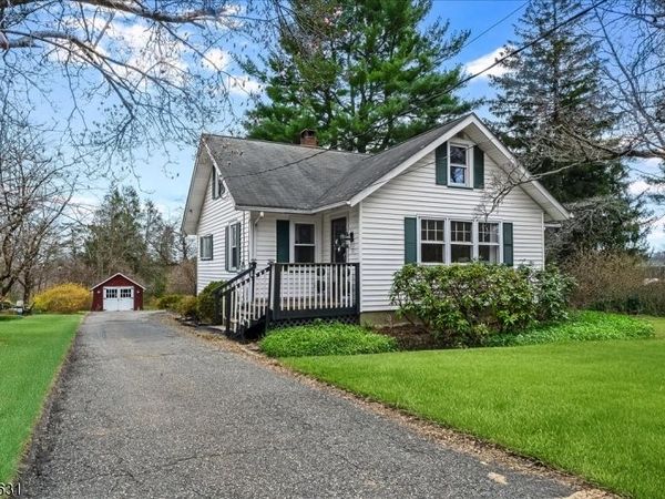 33 Holland Ave, Peapack Gladstone, NJ 07977