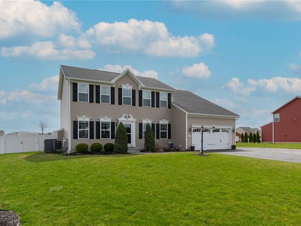 1609 Clovertrail Drive, Farmington, NY 14425