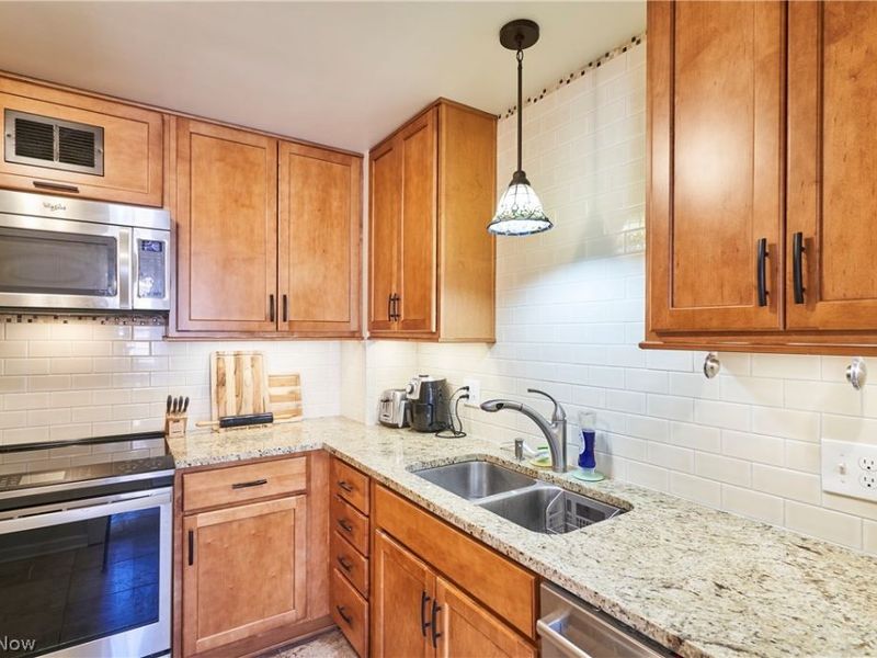 18975 Van Aken Boulevard, Unit 411, Shaker Heights, OH 44122 Photo 2