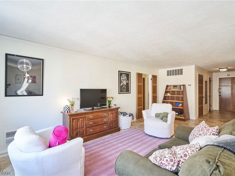 18975 Van Aken Boulevard, Unit 411, Shaker Heights, OH 44122 Photo 20