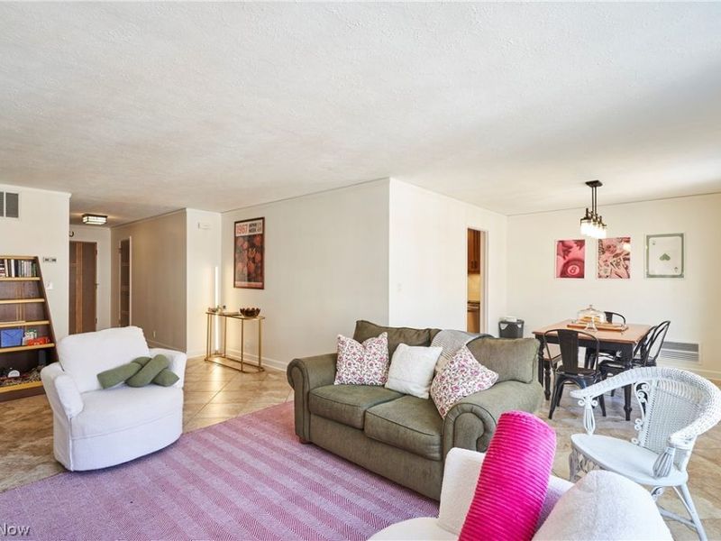 18975 Van Aken Boulevard, Unit 411, Shaker Heights, OH 44122 Photo 4