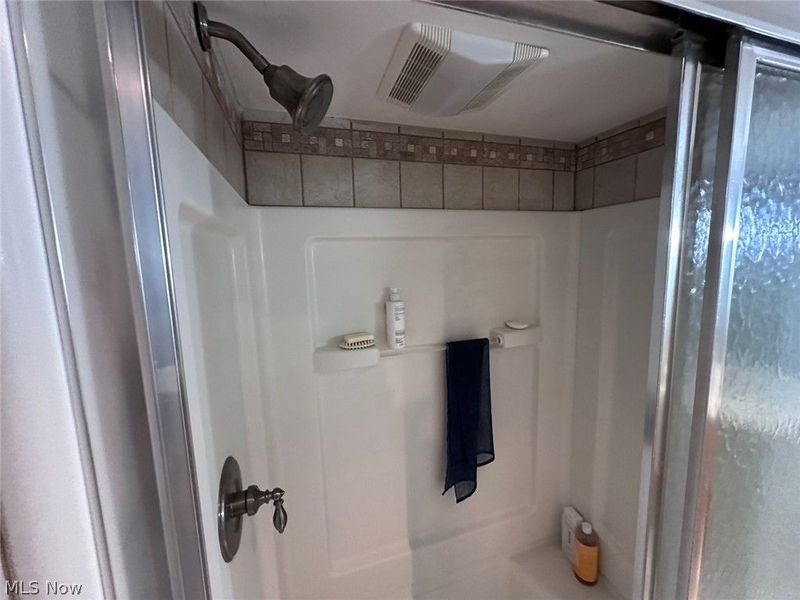 25101 Farringdon Avenue , Euclid, OH 44132 Photo 10