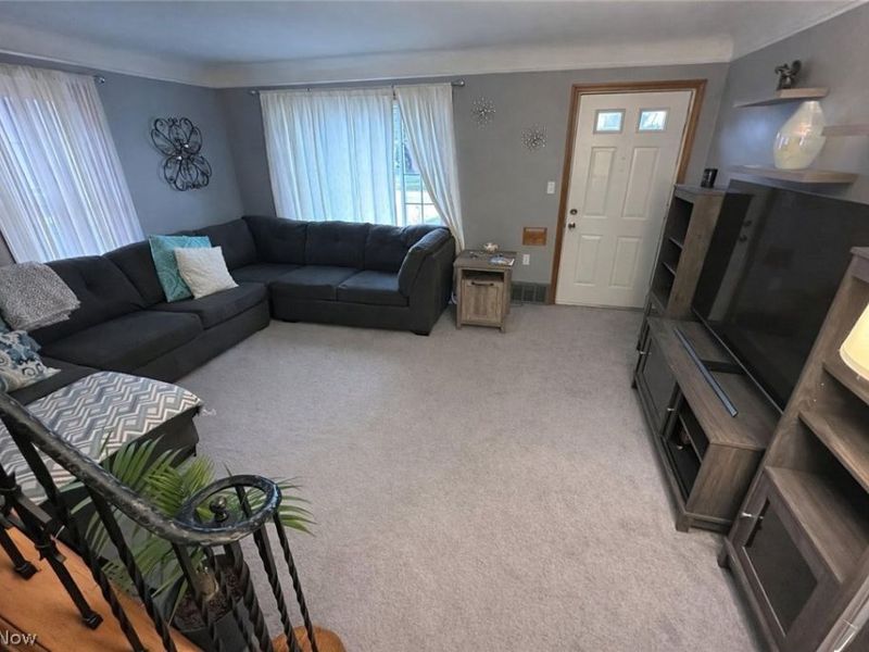 25101 Farringdon Avenue , Euclid, OH 44132 Photo 2