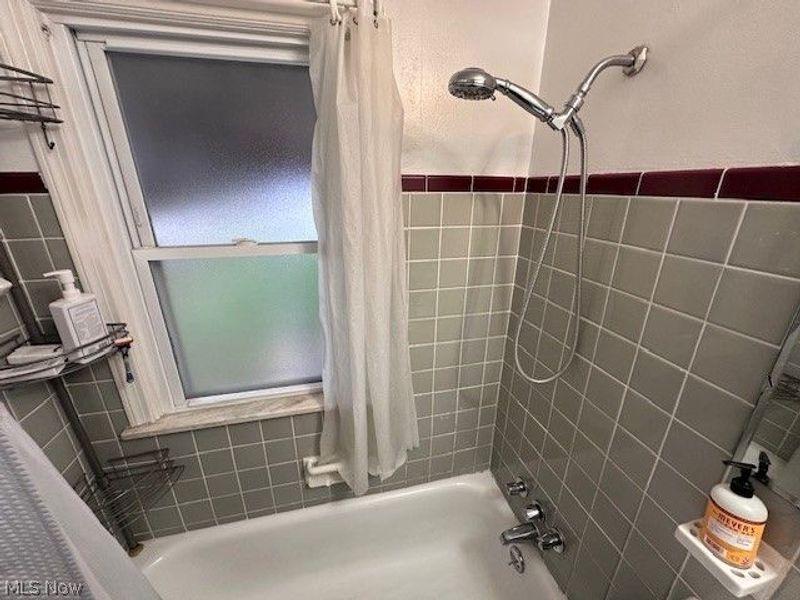 25101 Farringdon Avenue , Euclid, OH 44132 Photo 8