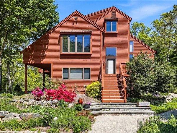 99 Rockledge Dr, Falmouth, MA 02556