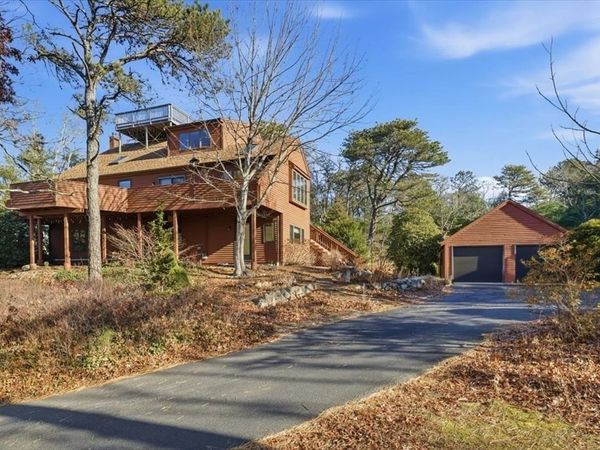 99 Rockledge Dr, Falmouth, MA 02556