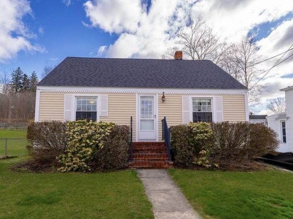 49 Orchard St, Amesbury, MA 01913