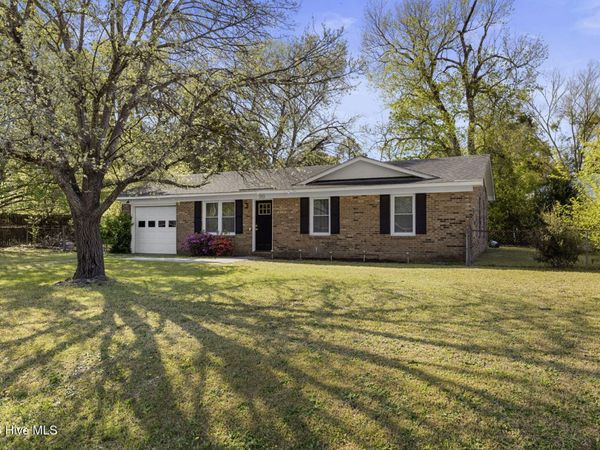 110 Linville Drive , Castle Hayne, NC 28429