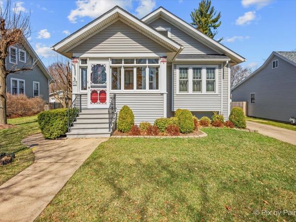 92 Hawley Avenue, West Dundee, IL 60118