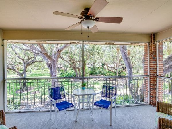 107 W Park Shores Circle, Unit 28W, Vero Beach, FL 32963