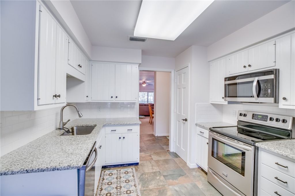 107 W Park Shores Circle, Unit 28W, Vero Beach, FL 32963 Photo