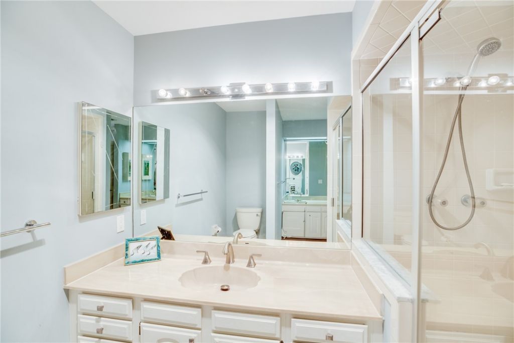 107 W Park Shores Circle, Unit 28W, Vero Beach, FL 32963 Photo