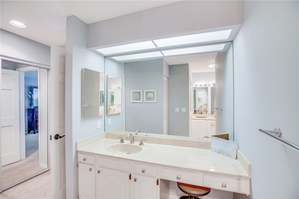 107 W Park Shores Circle, Unit 28W, Vero Beach, FL 32963 Photo