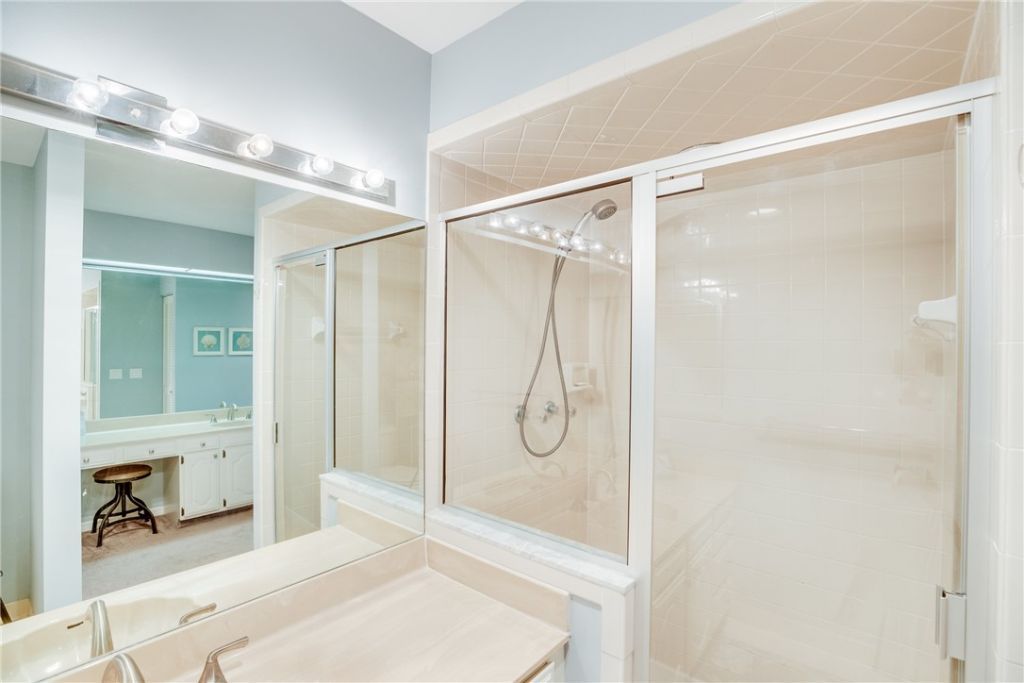 107 W Park Shores Circle, Unit 28W, Vero Beach, FL 32963 Photo