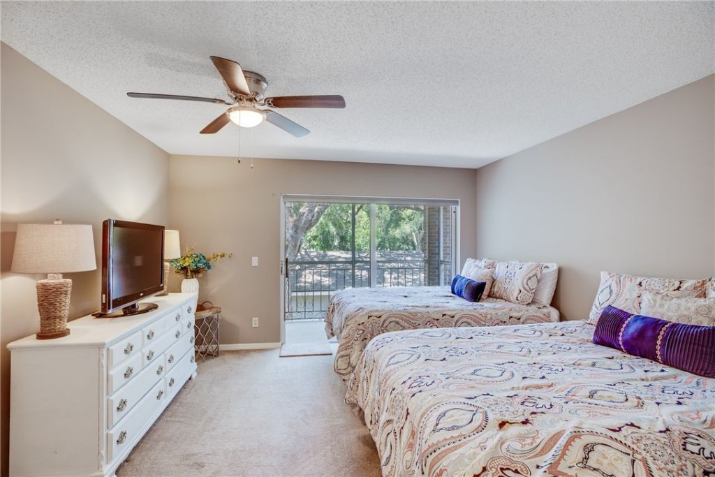 107 W Park Shores Circle, Unit 28W, Vero Beach, FL 32963 Photo