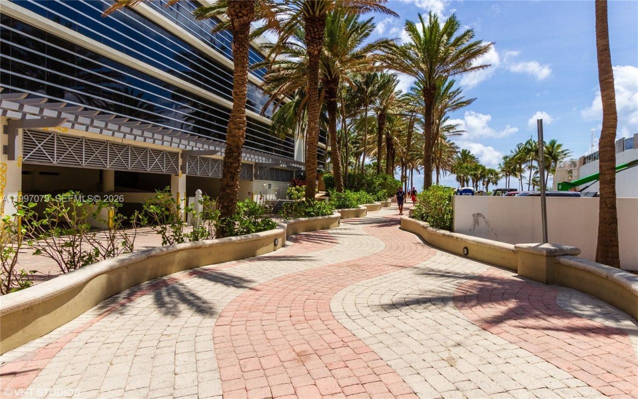 100 Lincoln Rd, Unit 1116, Miami Beach, FL 33139 Photo