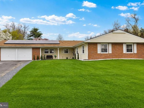 10 THORNHILL COURT, WILLINGBORO, NJ 08046