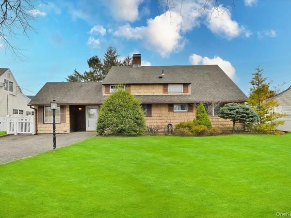 43 Flagstone Lane, Westbury, NY 11590