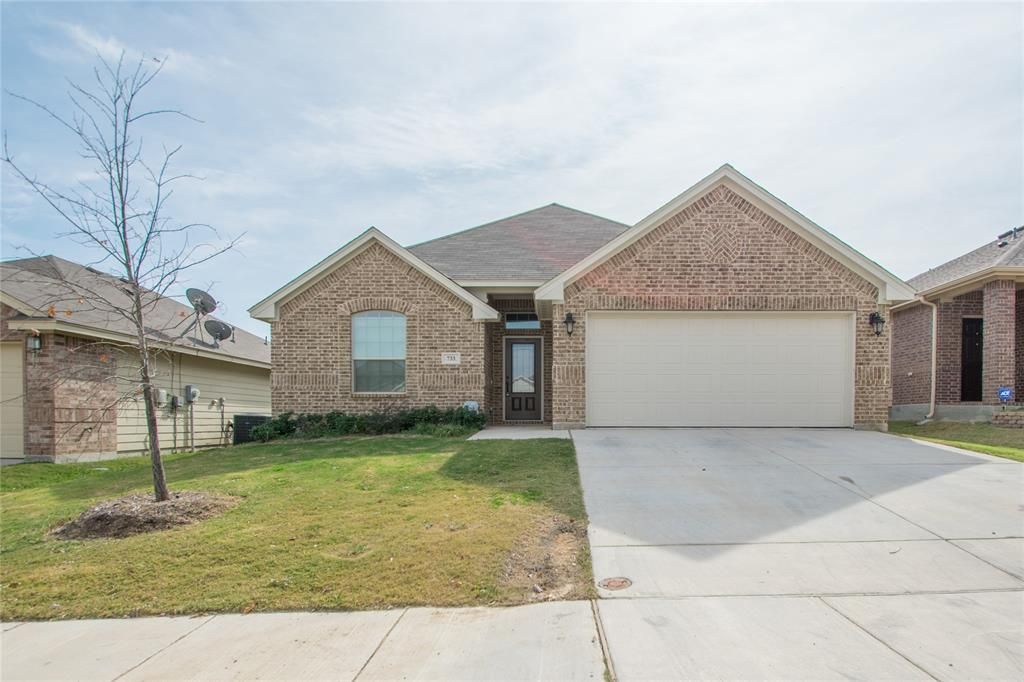 733 Poncho Lane, Fort Worth, TX 76052 Main Photo