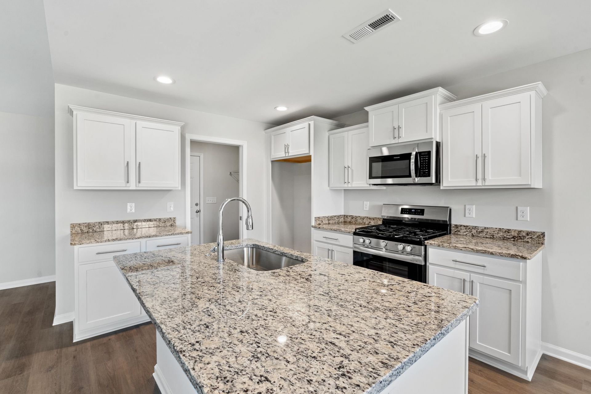 928 Woodside Dr.  Photo 6