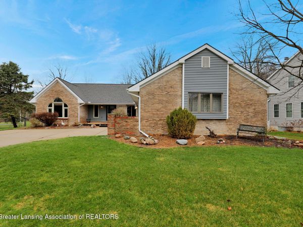 2861 River Pointe Drive, Holt, MI 48842