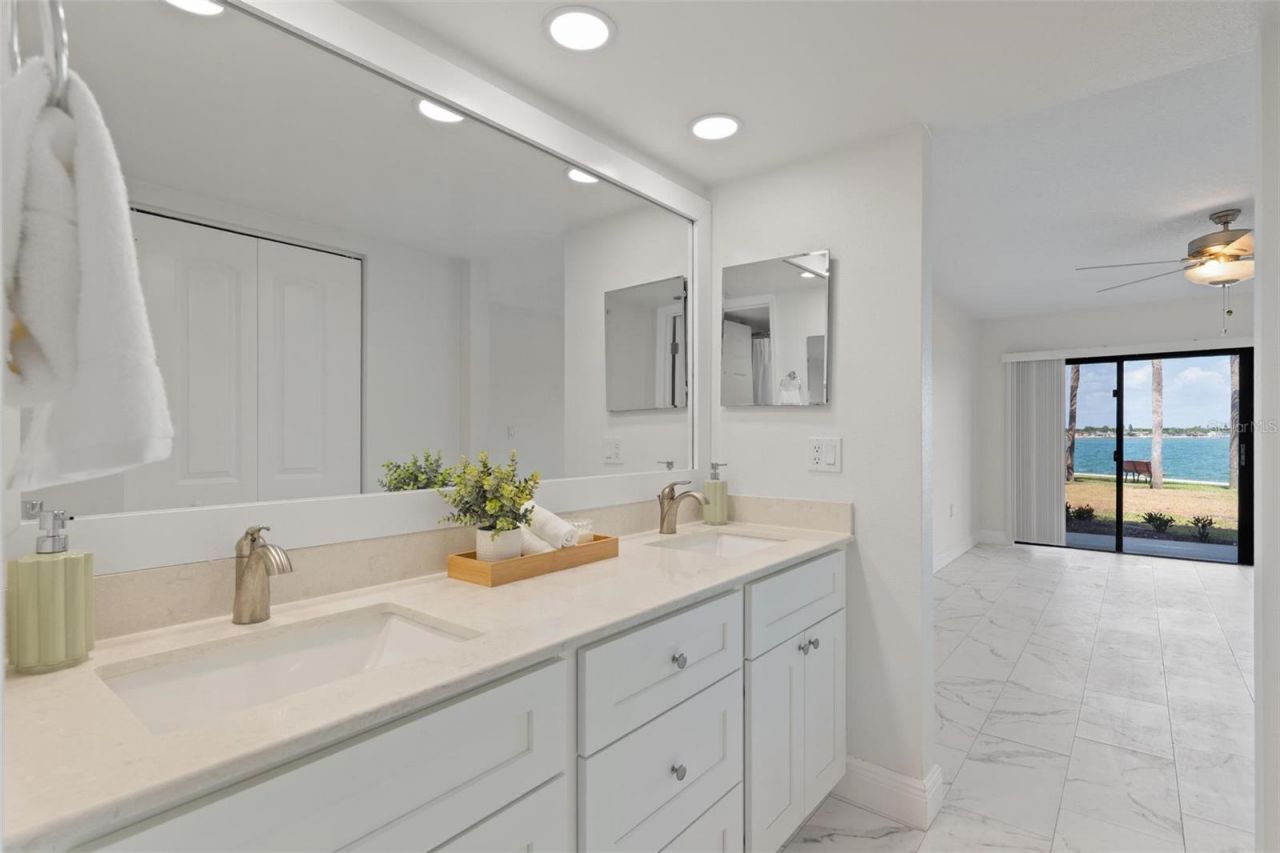 7540 Sunshine Skyway Lane S, Unit T35, Saint Petersburg, FL 33711 Photo
