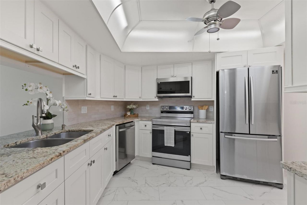 7540 Sunshine Skyway Lane S, Unit T35, Saint Petersburg, FL 33711 Photo