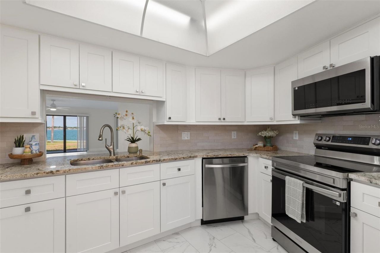 7540 Sunshine Skyway Lane S, Unit T35, Saint Petersburg, FL 33711 Photo