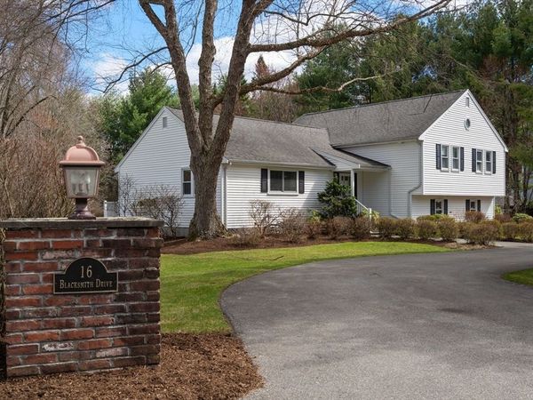 16 Blacksmith Dr, Medfield, MA 02052