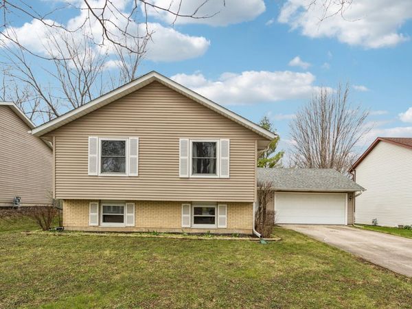 10 S Deerpath Drive, Vernon Hills, IL 60061