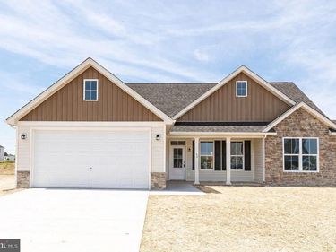 40 GLENAIRE ROAD , BUNKER HILL, WV 25413