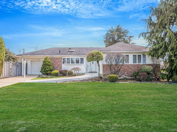 2 Rhonda Lane , Farmingdale, NY 11735