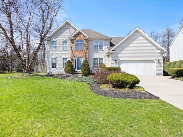 16 Buckingham Court, Lancaster, NY 14086