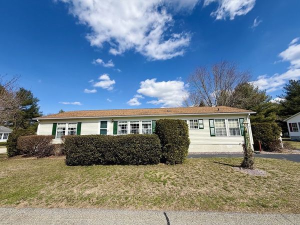 31 Trailwood Dr, Bridgewater, MA 02324