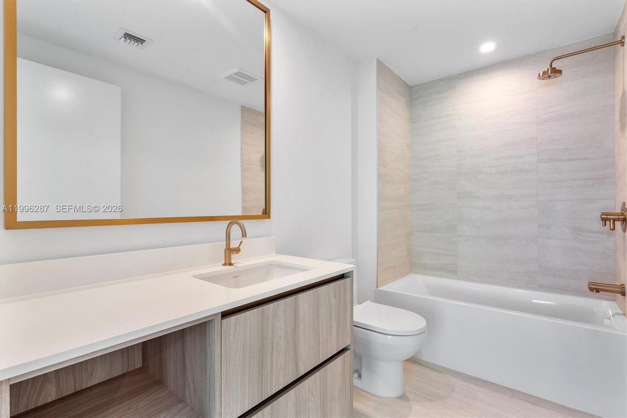 77 SE 5th Street, Unit 3004, Miami, FL 33131 Photo