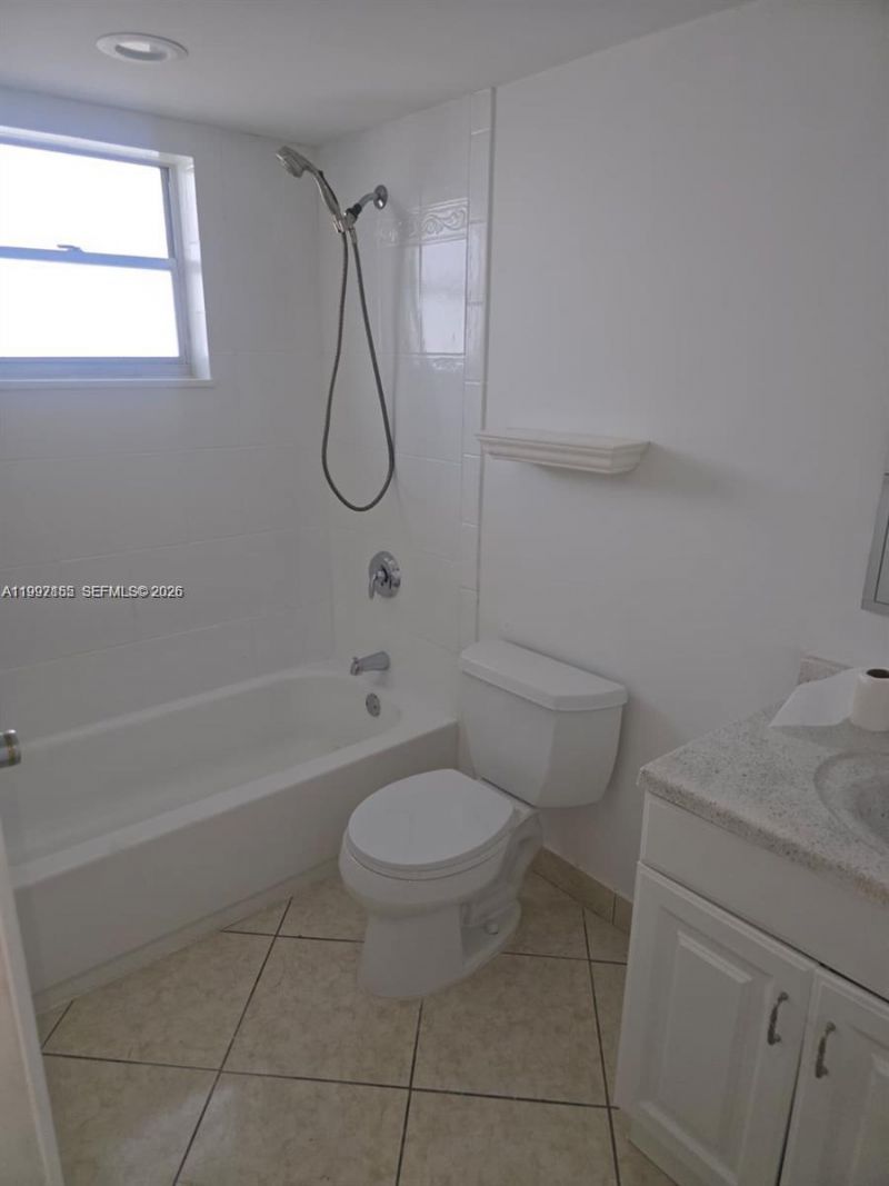 320 NE 12th Ave, Unit 703, Hallandale Beach, FL 33009 Photo