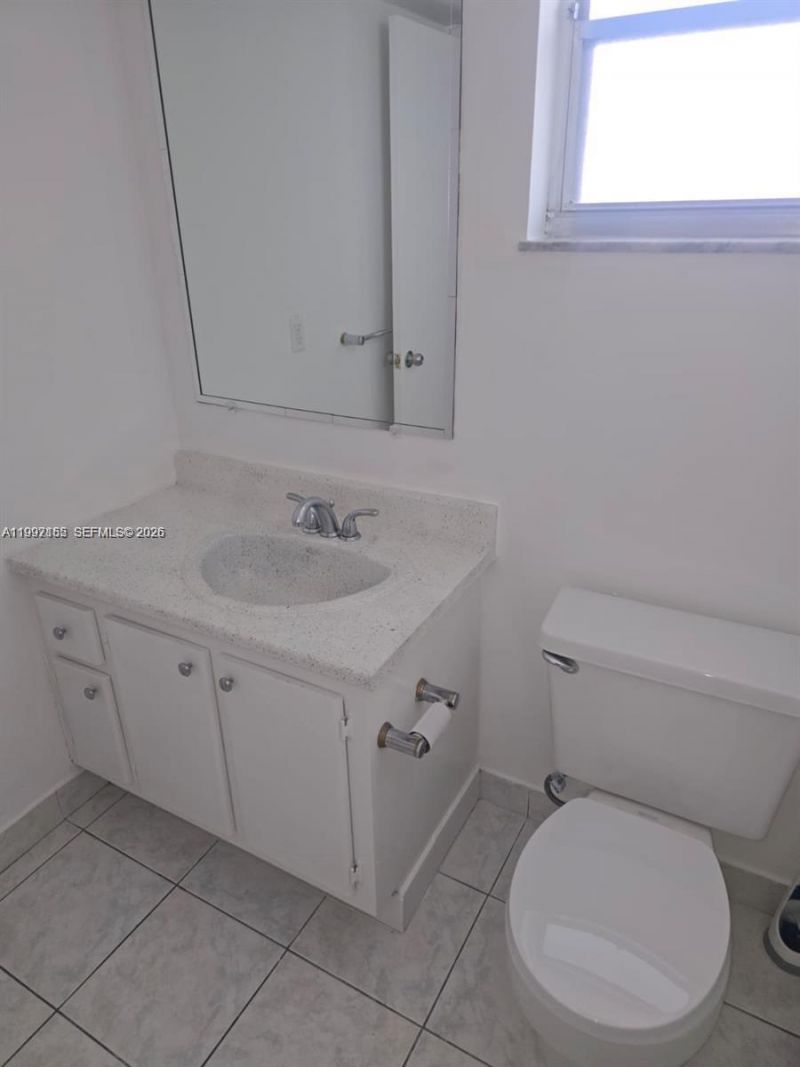 320 NE 12th Ave, Unit 703, Hallandale Beach, FL 33009 Photo