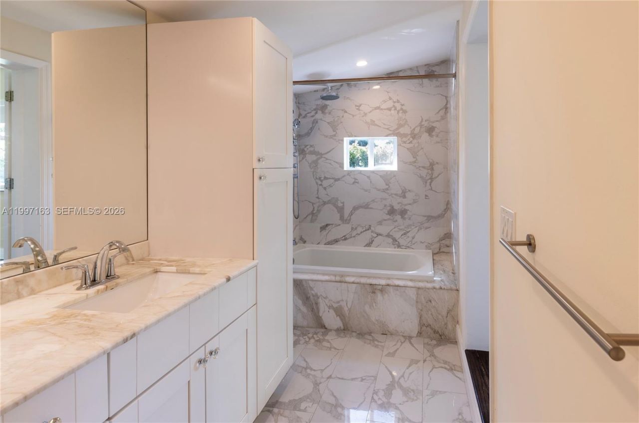 429 Deer Run, Miami Springs, FL 33166 Photo