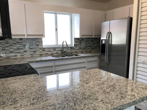 2246 W 74th St, Unit 202-10, Hialeah, FL 33016