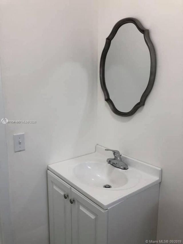 2246 W 74th St, Unit 202-10, Hialeah, FL 33016 Photo