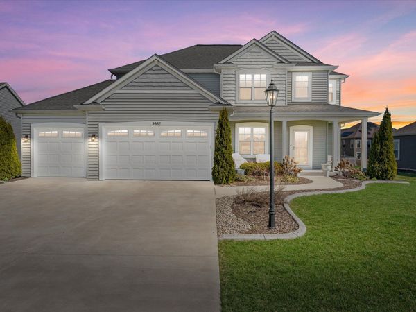 3552 Olde Howell Rd, Waukesha, WI 53188