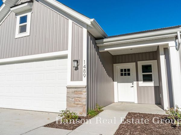 1403 Center Hill Road SE, Unit 32, Lowell, MI 49331