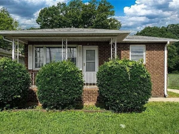 1002 Meadowood Avenue, Hueytown, AL 35023