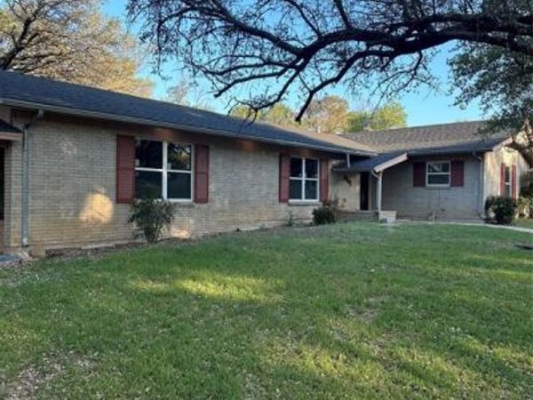 3902 Glenwood Drive, Brownwood, TX 76801