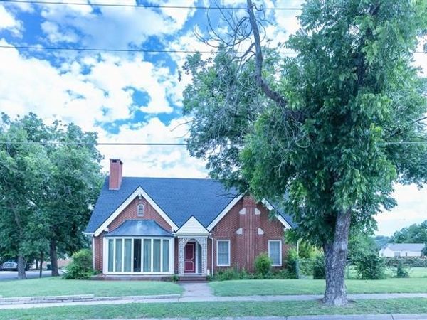 1001 W Walnut Street, Coleman, TX 76834