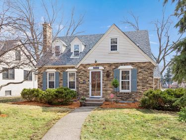 1456 Iowa Avenue W, Falcon Heights, MN 55108