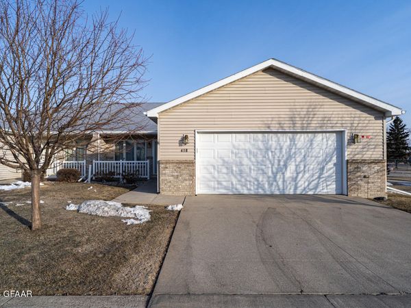418 CRESTWOOD Court SE, East Grand Forks, MN 56721